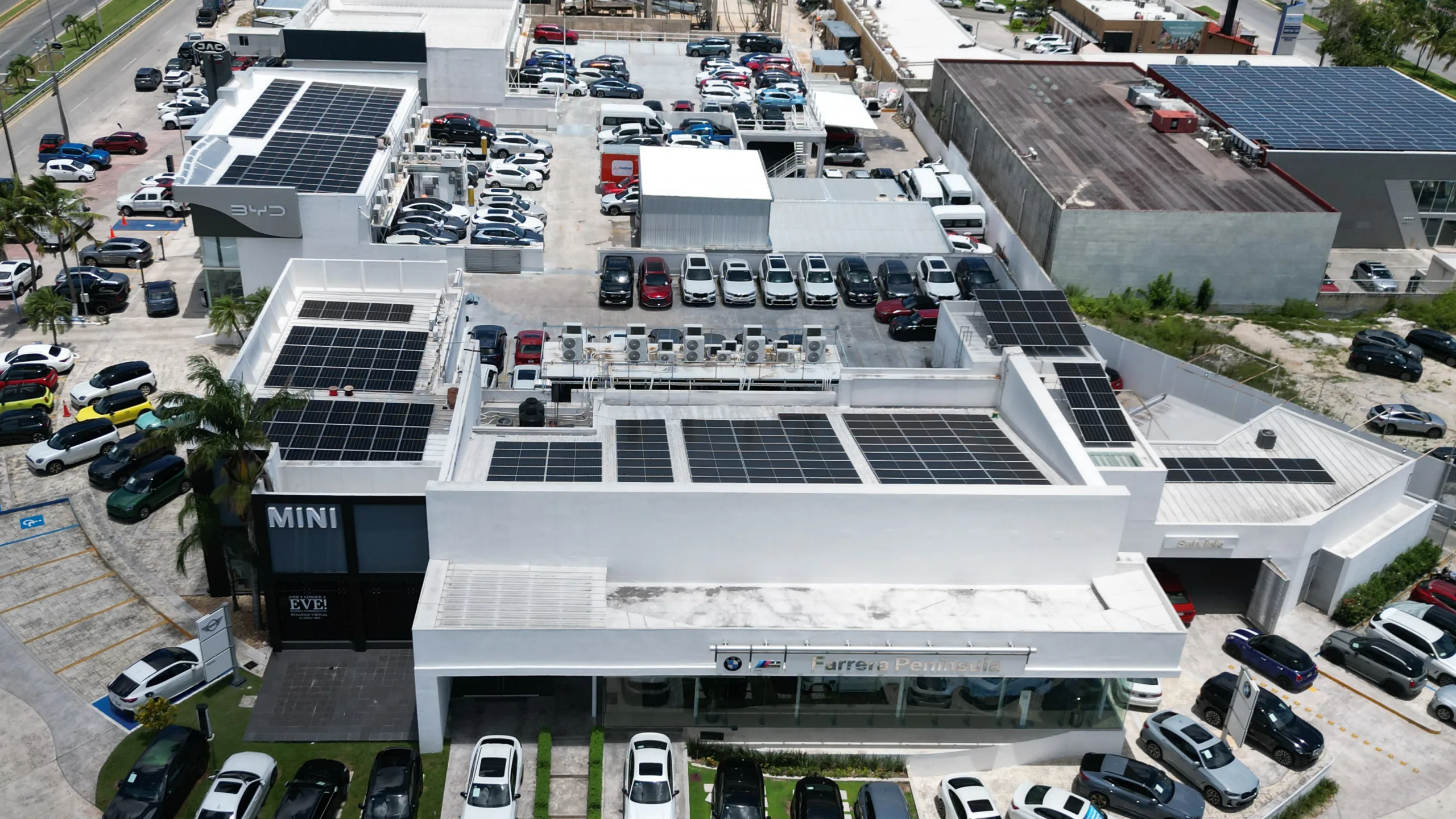 BMW Cancún Paneles
